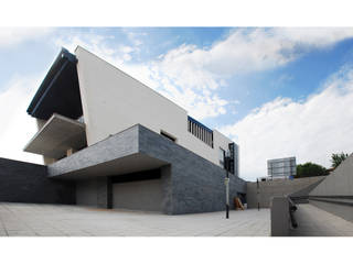 New utility building in Coimbra Park, Javier Garcia Alda arquitecto Javier Garcia Alda arquitecto Proyectos comerciales