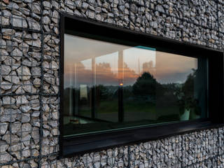 House in the Landscape, Kropka Studio Kropka Studio Moderne Fenster & Türen