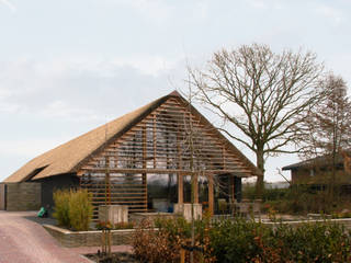 De droom van een huis binnen een oude schuur, Kwint architecten Kwint architecten Modern houses