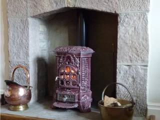 Beautiful Lancashire fireplace and French wood burner Stove Hunters غرفة المعيشة ديكورات مدفأة الحطب