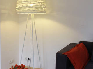 Stehleuchte Ariadne S rot, LumineurLightstyle LumineurLightstyle Salas de estar modernas