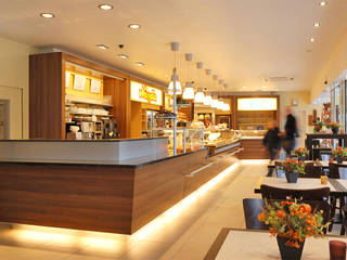 CAFÉ FEINBÄCKEREI KONDITOREI NEWZELLA, plusdesign-project plusdesign-project 모던스타일 벽지 & 바닥