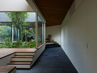 House in Higashimurayama, 石井秀樹建築設計事務所 石井秀樹建築設計事務所 Modern Corridor, Hallway and Staircase