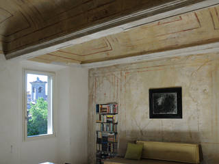 Restauro di un piccolo appartamento di origine conventuale, Gian Luca Zoli Gian Luca Zoli Ausgefallene Wohnzimmer