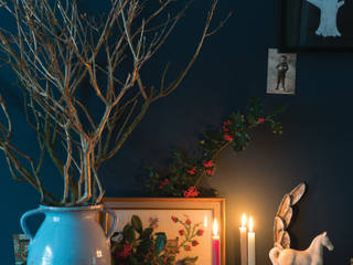 Christmas '14, Farrow & Ball Farrow & Ball モダンデザインの リビング 暖炉＆アクセサリー