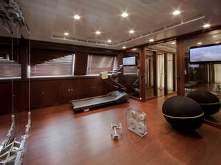 J'Ade, CRN SPA - YACHT YOUR WAY- CRN SPA - YACHT YOUR WAY- Yates y jets de estilo mediterráneo