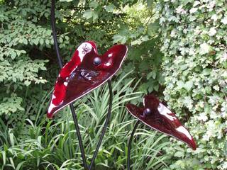 Red Glass Leaves, Glass designs UK Glass designs UK Modern Bahçe