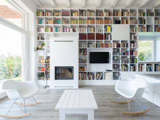 The Long Brick House, Földes Architects Földes Architects Living room Shelves