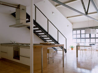 Loft Bianco, Paola Maré Interior Designer Paola Maré Interior Designer Couloir, entrée, escaliers industriels
