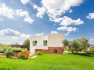 Courtyard house of stone, Studio 4e Studio 4e Casas estilo moderno: ideas, arquitectura e imágenes