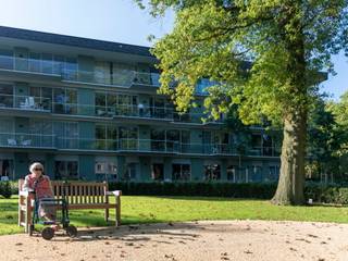 Woon-zorgcomplex Huize Het Oosten Bilthoven, TenBrasWestinga ARCHITECTUUR / INTERIEUR en STEDENBOUW TenBrasWestinga ARCHITECTUUR / INTERIEUR en STEDENBOUW مساحات تجارية