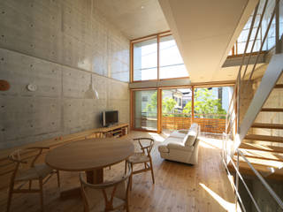 House in Fuchu, 佐藤重徳建築設計事務所 佐藤重徳建築設計事務所 Eclectic style living room