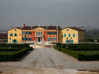 A Villa near to lake Garda, calmaggiore studio associato calmaggiore studio associato 房子