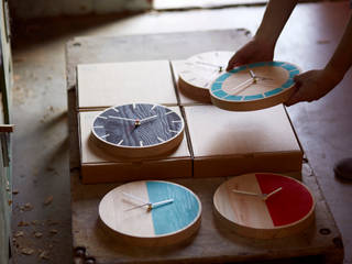 Primary Clock - by Collection, ByShop ByShop Casas de estilo moderno