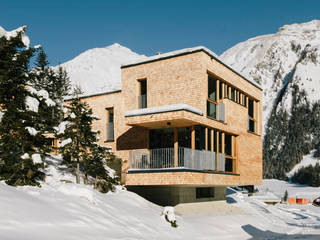 Gradonna Mountain Resort, reitter_architekten zt gesmbh / arge reitter-strolz reitter_architekten zt gesmbh / arge reitter-strolz Spazi commerciali