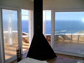Fireplace in the living room FG ARQUITECTES Soggiorno moderno
