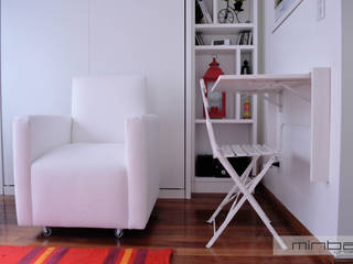 28 m2 : Equipamiento para oficina-consultorio + cama, Buenos Aires, Argentina., MinBai MinBai ミニマルデザインの リビング