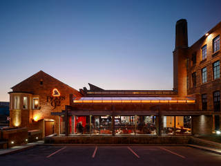 Dukes 92 Grill, OMI Architects OMI Architects Commercial spaces