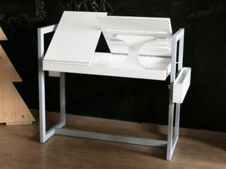 ADAPTATIVE ADULT AND CHILDREN’S DESK, LOUIS SICARD LOUIS SICARD Ruang Studi/Kantor Minimalis