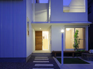 House in Gamagori, caico architect office: caico architect officeが手掛けたミニマリストです。,ミニマル