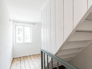 homify Ingresso, Corridoio & Scale in stile classico