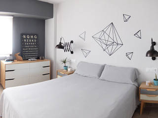 Diseño y reforma integral apartamento dúplex en El Perelló, Valencia, PEANUT DESIGN STUDIO PEANUT DESIGN STUDIO Camera da letto moderna