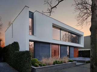 VILLA BJ, VAN ROOIJEN ARCHITECTEN VAN ROOIJEN ARCHITECTEN Modern houses Slate Grey