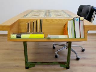 Bodennah - Besprechungstisch mit Zementfliesen, Colourform Colourform Modern study/office Desks