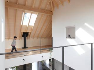 Suehiro House, ALTS DESIGN OFFICE ALTS DESIGN OFFICE Moderner Multimedia-Raum