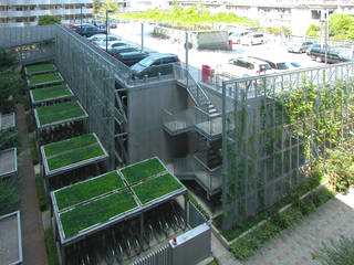 緑の風景をつくる立体駐車場, ユミラ建築設計室 ユミラ建築設計室 Modern Walls and Floors