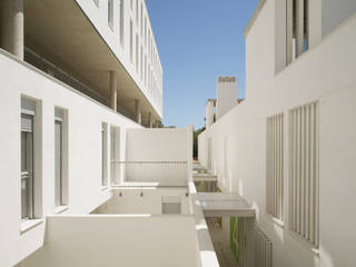 Casa Cuartel de la Guardia Civil en Oropesa del Mar, Espegel-Fisac architects Espegel-Fisac architects Mediterranean style houses