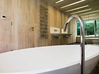 Bathroom, BACA Architects BACA Architects 現代浴室設計點子、靈感&圖片 浴缸與淋浴設備