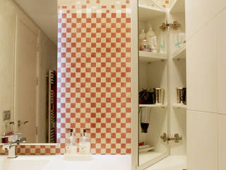 Baño con almacenaje, Trestrastos Trestrastos Modern style bathrooms