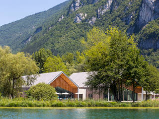 MAISON DU LAC D'AIGUEBELETTE, FABRIQUES ARCHITECTURES PAYSAGES FABRIQUES ARCHITECTURES PAYSAGES Commercial spaces