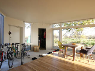 KAME HOUSE, エム・アンド・オー エム・アンド・オー Modern living room
