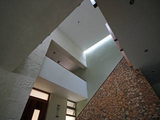 CASA 2 EN PUERTO AVENTURAS, axg arquitectos axg arquitectos Minimalist corridor, hallway & stairs