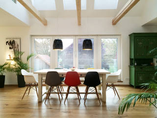 Dachausbau für mehr Licht und Luft im alten Bauernhaus, Cactus Architekten Cactus Architekten Modern dining room