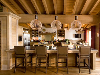 A Chalet to Keep You Warm: Val d'Isère, Helen Green Design Helen Green Design Rumah: Ide desain interior, inspirasi & gambar