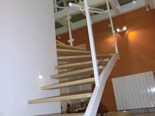 Rénovation d'une villa 70's : escalier et plancher en verre suspendus, Tepeedesign Tepeedesign