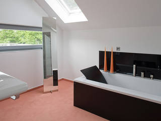 Modernste Architektur in dörflicher Struktur, aaw Architektenbüro Arno Weirich aaw Architektenbüro Arno Weirich Phòng tắm phong cách hiện đại