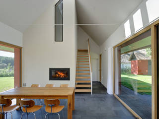 Hofhaus mit Kastanienbaum, Möhring Architekten Möhring Architekten モダンデザインの ダイニング