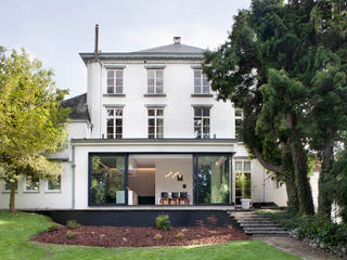 Living rooms reinterpreted, Olivier Vitry Architecture Olivier Vitry Architecture Casas minimalistas