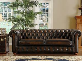 Vintage Design Living Room with Chesterfield Sofa, Locus Habitat Locus Habitat Salon classique