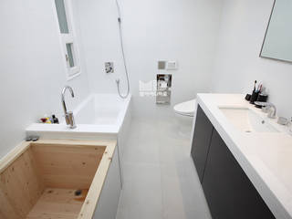 경기도 과천시 원문동 삼성래미안 슈르아파트 50평형, MID 먹줄 MID 먹줄 Mediterranean style bathroom