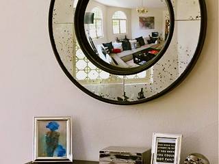 Bespoke Round Convex Mirror Alguacil & Perkoff Ltd. Moderne Ankleidezimmer Spiegel