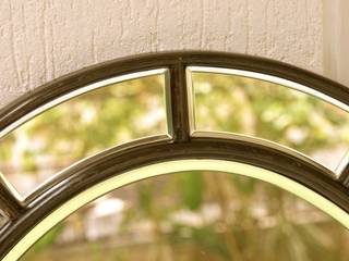 Bespoke Beveled Oval Mirror for a Moroccan Residence, Alguacil & Perkoff Ltd. Alguacil & Perkoff Ltd. モダンデザインの リビング