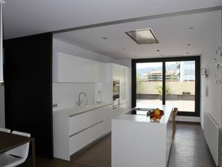 Attic integral refurbishment in Barcelona, FG ARQUITECTES FG ARQUITECTES Moderne Küchen