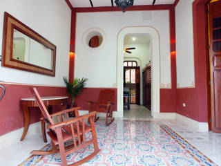 Casa de la Luz, Arturo Campos Arquitectos Arturo Campos Arquitectos Colonial style corridor, hallway& stairs