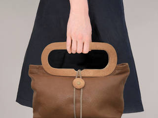 NIPPON handbag, RENATE VOS product & interior design RENATE VOS product & interior design ミニマルデザインの ドレッシングルーム