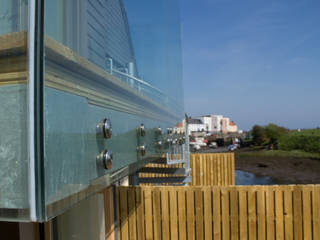 The Boatyard Houses, Architects Scotland Ltd Architects Scotland Ltd Modern balcony, veranda & terrace